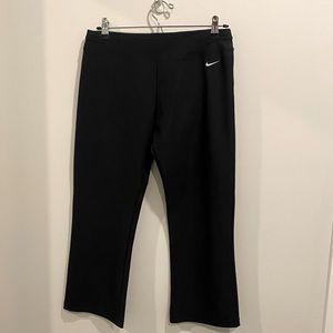 Nike Black Relaxed Leg Active Capri Leggings - Size M